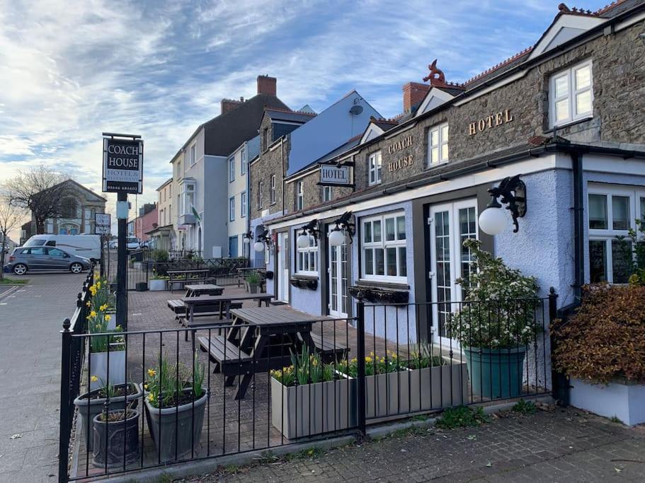 Historic Picturesque Apartment Pembroke Bagian luar foto