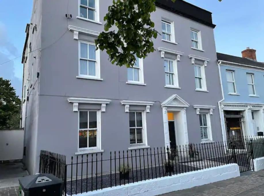 Historic Picturesque Apartment Pembroke Bagian luar foto