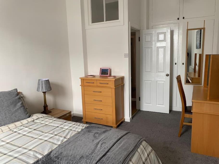 Historic Picturesque Apartment Pembroke Bagian luar foto