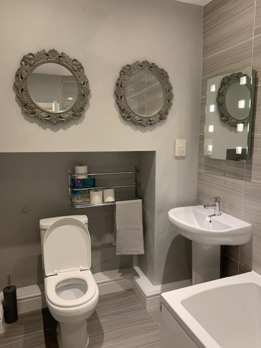 Historic Picturesque Apartment Pembroke Bagian luar foto